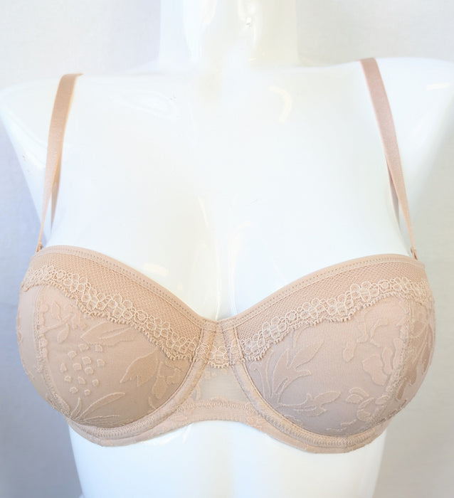 Andres Sarda Bahia, a plunge strapless bra. Style 3304918. Color Beige. Front view.