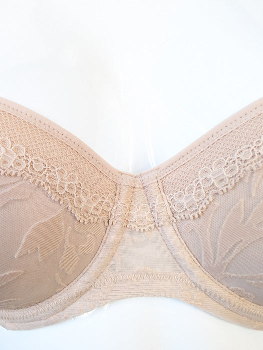 Andres Sarda Bahia, a plunge strapless bra. Style 3304918. Color Beige. Front view.