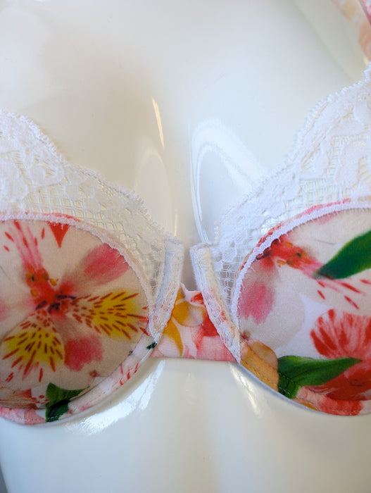 Andres Sarda Berlin, a beautiful fun demi bra on sale. Color Flowers. Style 3305810. Gore view.