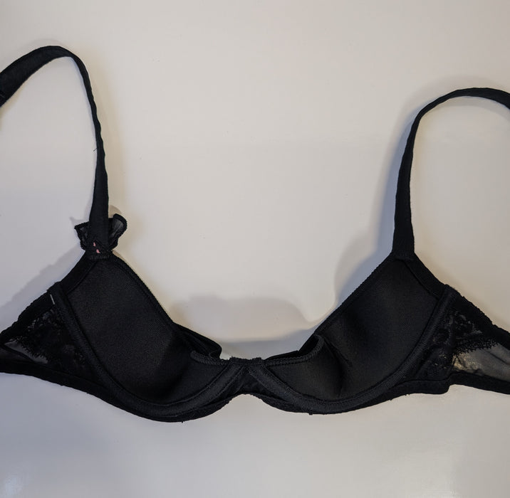 Aubade Courbes Divine, a beautiful shelf bra on sale. Color Black. Style D617. Inside view.