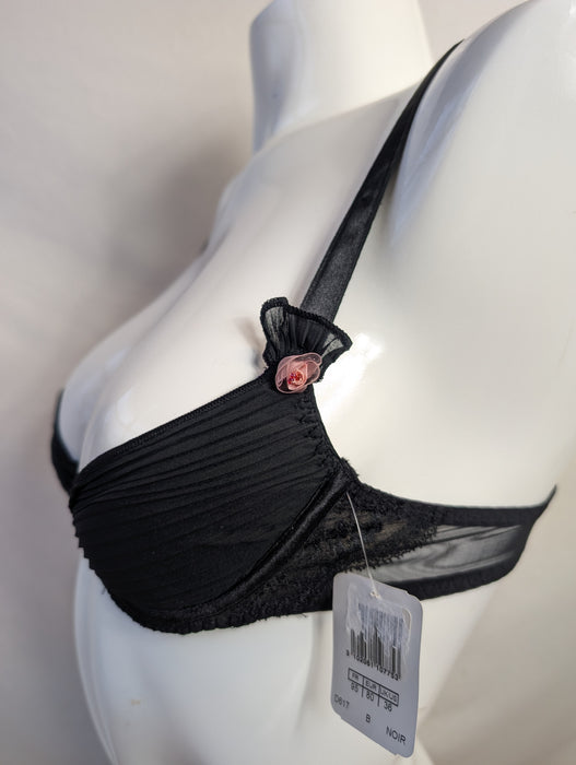 Aubade Courbes Divine, a beautiful shelf bra on sale. Color Black. Style D617. Side view.