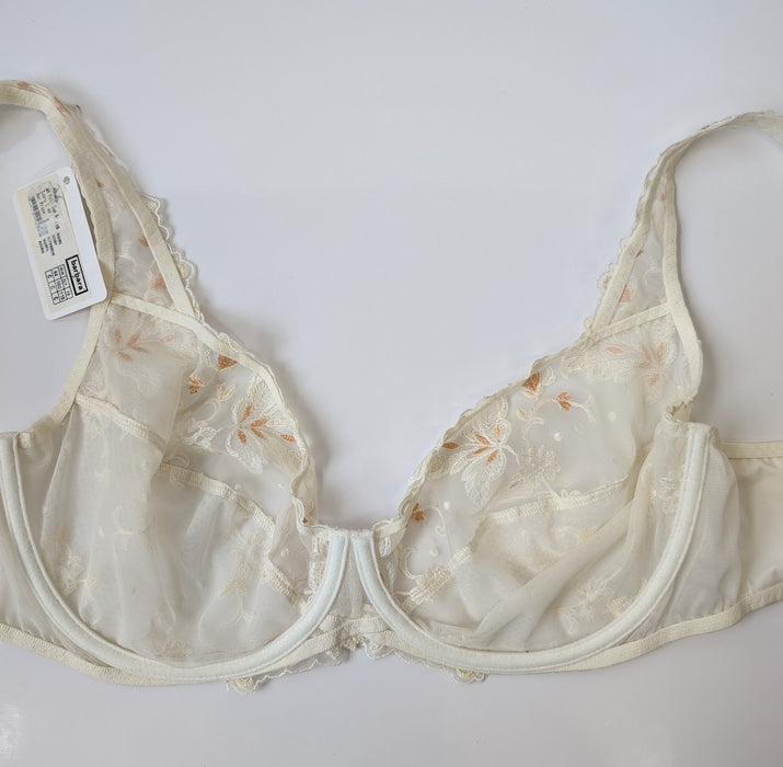 Barbara bra, incredible plus size bra on sale. Color Ivory. Style 116511. Inside view.