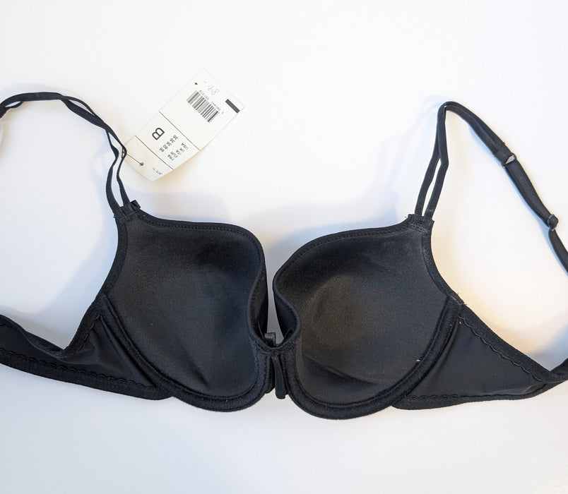 Chantelle Essential a great everyday tshirt bra. Color Black. Style 2575. Inside view.