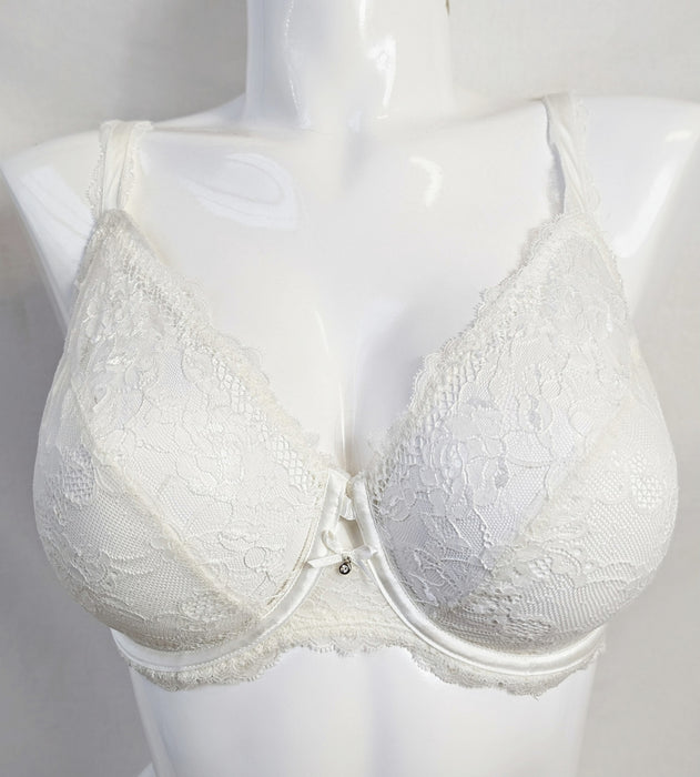 Chantelle Eternelle, a lacey demi bra. Style 3621. Color Ivory.