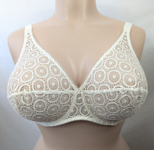 Chantelle Fete, full cup with crochet style. Color Cream. Style 1960. Front view.