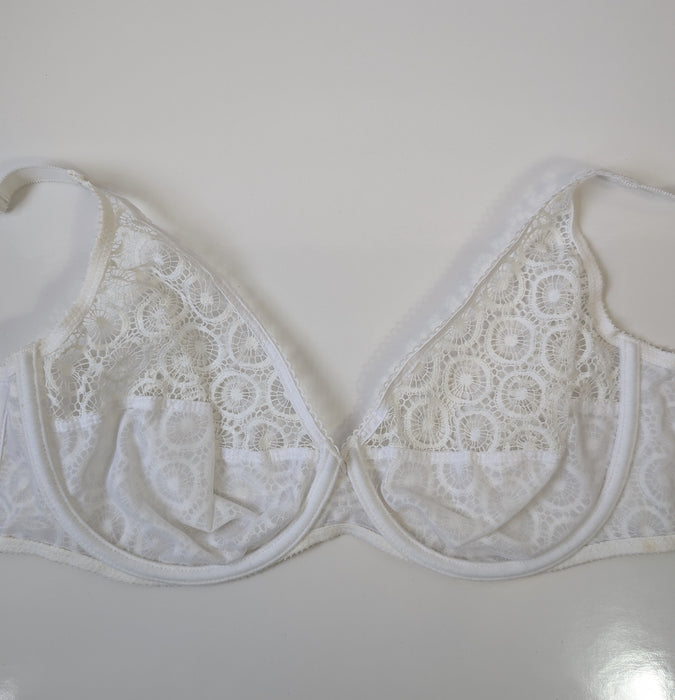 Chantelle Fete, a beautiful full cup bra on sale. Color Ivory. Style 1960. Inside view.