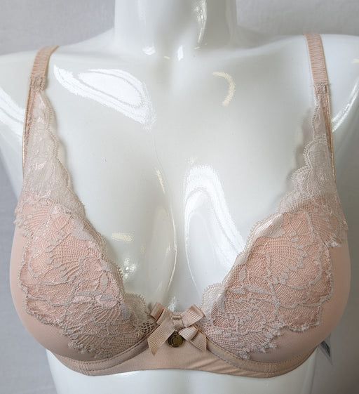 Chantelle Orangerie, a plunge bra on sale. Color Peau Rose. Style 6762.