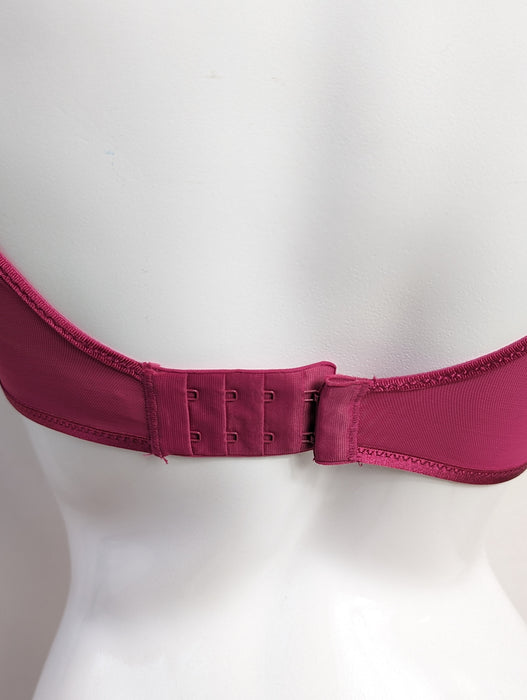 Chantelle Pyramide, a elegant full cup bra. Color Magenta. Style 1461.