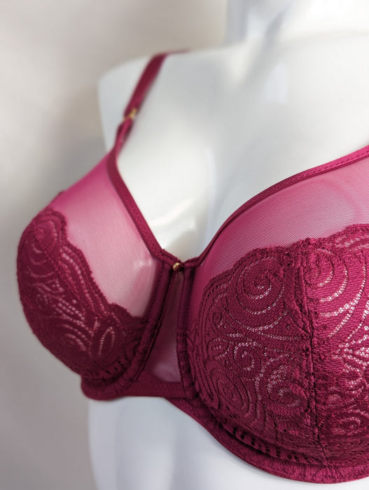 Chantelle Pyramide, a elegant full cup bra. Color Magenta. Style 1461.