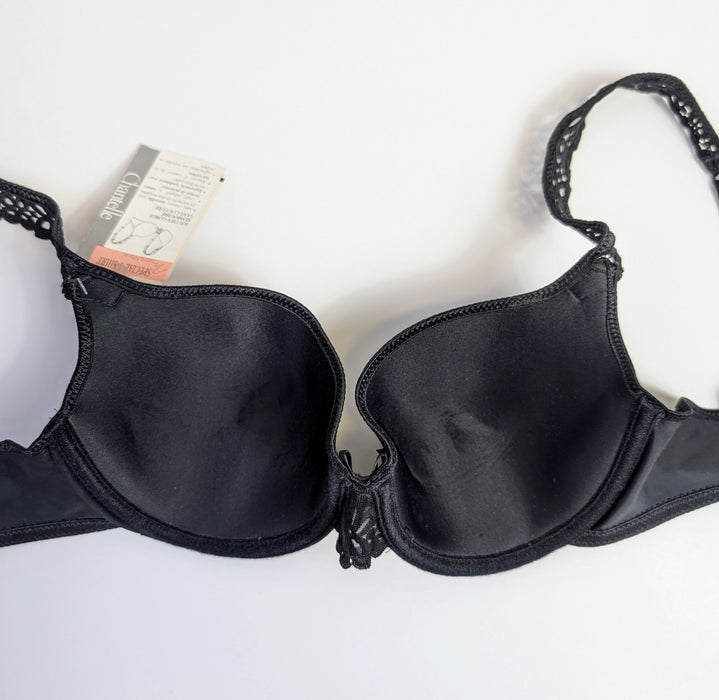 Chantelle Pyramide, a tshirt bra with great hold and shape. Color Black. Style 1465. Inside view.