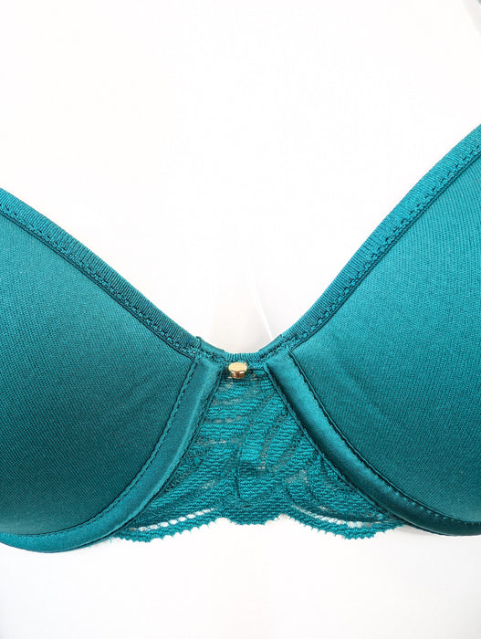 Chantelle Pyramide, a great memory foam for a personalized fit. Style 1466. Color Jet Green. Front View.