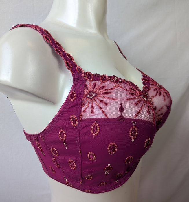 Chantelle Vendome is a full cup bra with beautiful embroidery. On sale. Side view. Color Fuschia. Style 1908.