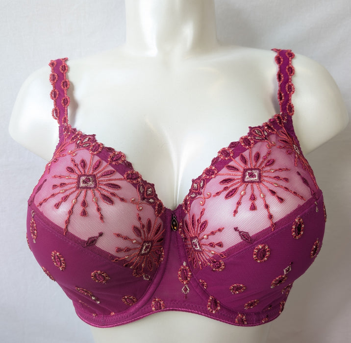 Chantelle Vendome is a full cup bra with beautiful embroidery. On sale. Front view. Color Fuschia. Style 1908.