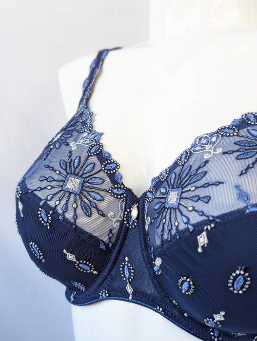 Chantelle Vendome, a comfortable full cup bra. Color Navy. Style 1908.