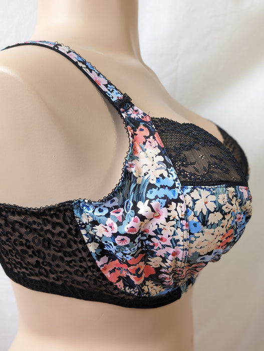 Elomi Lucie, a playful plunge bra at a sale price. Color Meadow. Style EL4490.