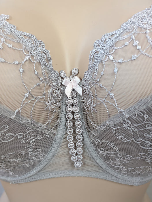 Empreinte Irina, a full cup bra. Style 07122. Color Chantilly Brume. Gore view.