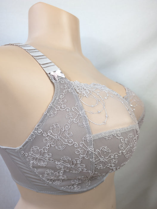 Empreinte Irina, a full cup bra. Style 07122. Color Chantilly Brume. Side view.