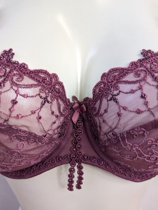 Empreinte Irina, a luxury balconette bra on sale. Color Lilas. Style 08122. Gore view.