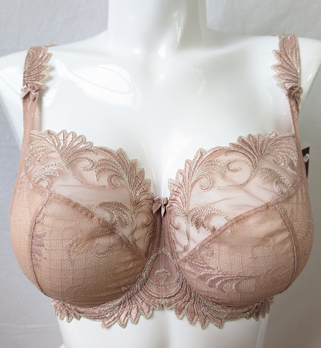 A limited edition Empreinte Thalia bra, this balconette bra is a great hard to find gem. Style 0856.. Color Irise.