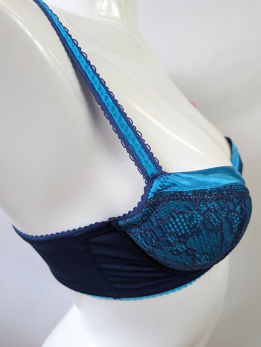 Ewa Michalak Ocean, a plunge padded bra with removable pads. Color Turquoise. Style Plunge. Side view.