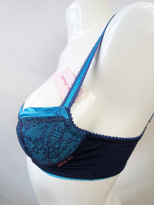 Ewa Michalak Ocean, a plunge padded bra with removable pads. Color Turquoise. Style Plunge. Side view.