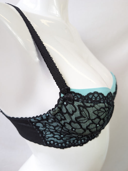 Ewa Michalak Rapsodia, a plunge padded bra with removable cookies. Style 658. Color Black. Side view.