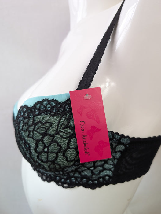 Ewa Michalak Rapsodia, a plunge padded bra with removable cookies. Style 658. Color Black. Side view.