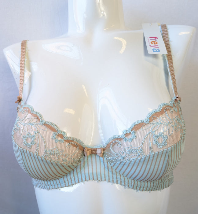 Freya Lola, a beautiful plunge bra. Color Mint. Style AA4022. Front view.