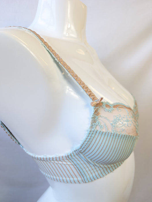 Freya Lola, a beautiful plunge bra. Color Mint. Style AA4022. Side view.