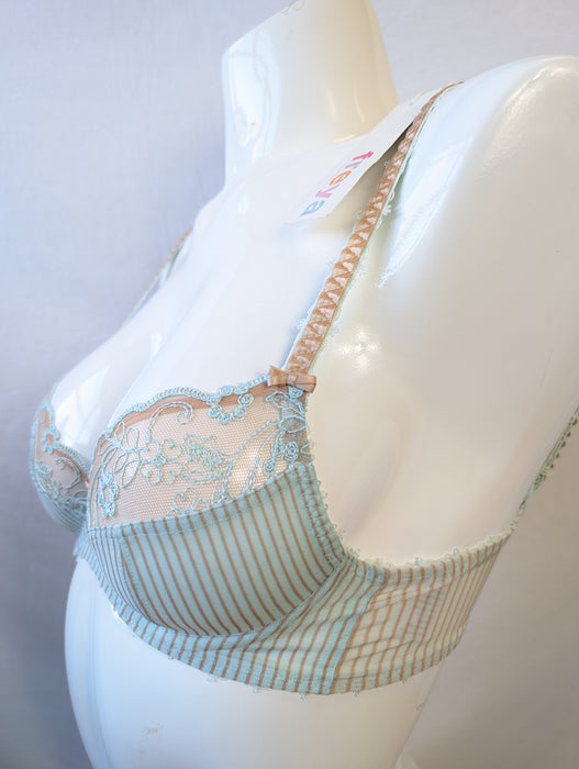 Freya Lola, a beautiful plunge bra. Color Mint. Style AA4022. Side view.