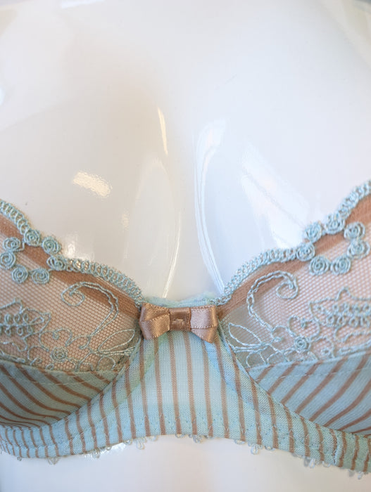 Freya Lola, a beautiful plunge bra. Color Mint. Style AA4022. Front view.