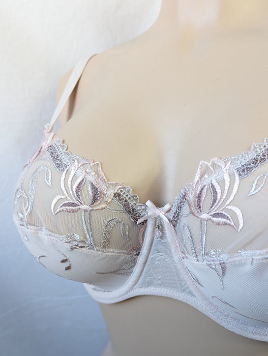 Lise Charmel Bouquet, a great demi bra for the full bust woman. Color Rose. Style DC3082.