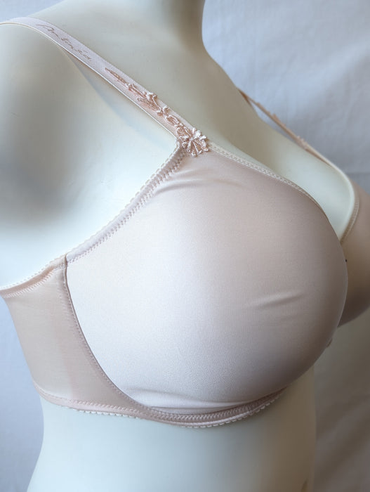 Lise Charmel Exactement, a full cup bra on sale. Side view. Style DC2499. Color Magnolia.