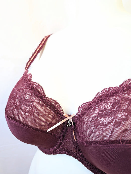 Lise Charmel Peche De Beaute, a full cup bra on sale for large bust sizes. Color Garance. Style FC6056.