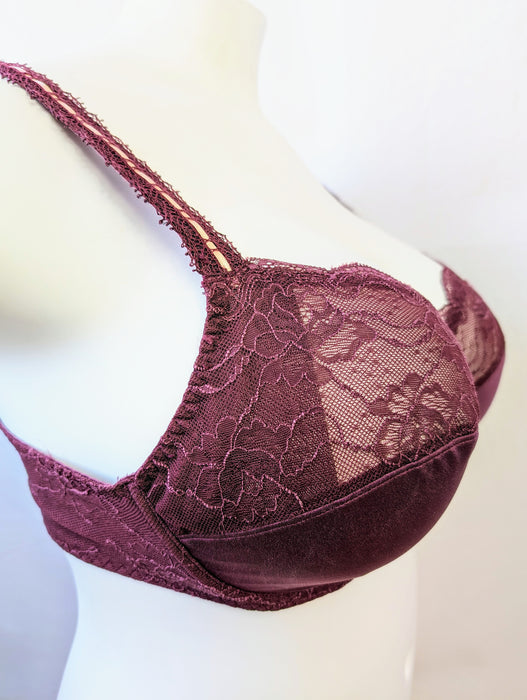 Lise Charmel Peche De Beaute, a full cup bra on sale for large bust sizes. Color Garance. Style FC6056.