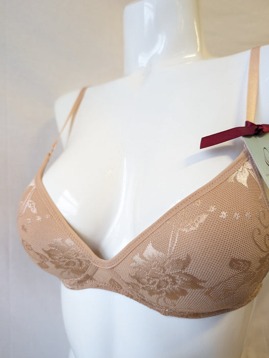 Little Bra Company Lea, a wonderful wireless lace bra. Color Beige. Style L001L.