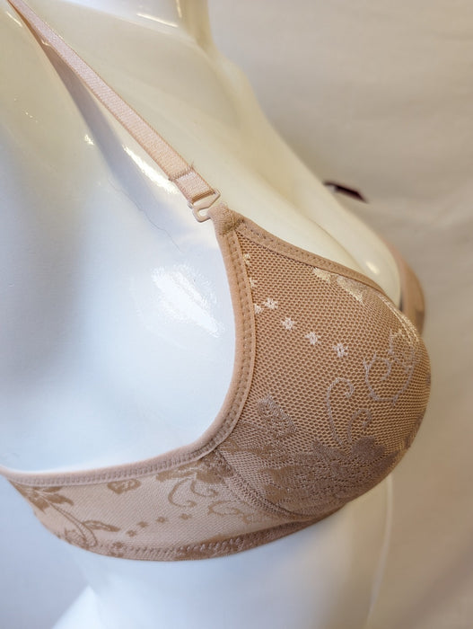 Little Bra Company Lea, a wonderful wireless lace bra. Color Beige. Style L001L.