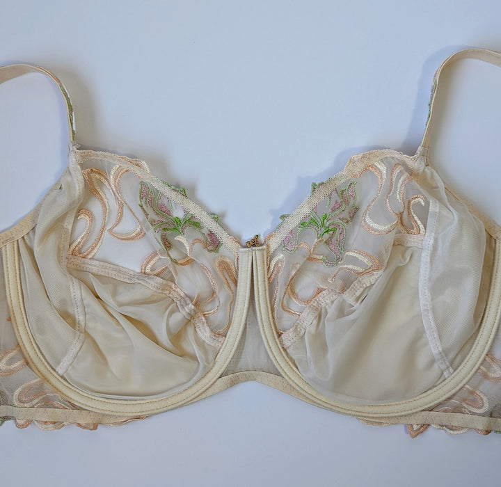 Louisa Bracq full cup bra called Horta. Value and comfort. Style 49301. Color Linen.