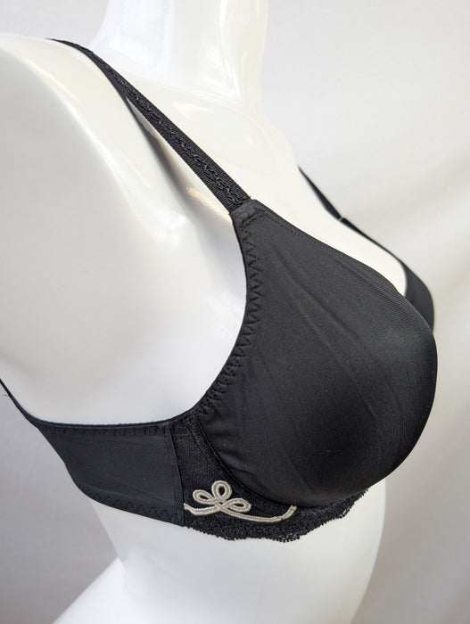 Maison Lejaby Attrape Coeur, a comfortable full cup bra on sale. Style G60713. Color Black. Side view.