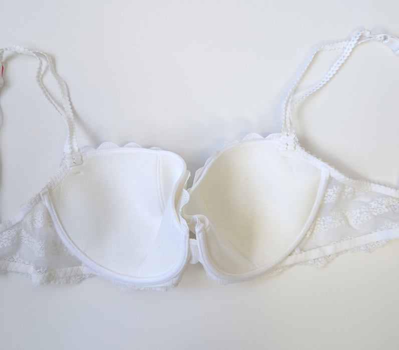 Maison Lejaby La Petite, a classic styled full cup bra. Color White. Style 08531. Inside view.