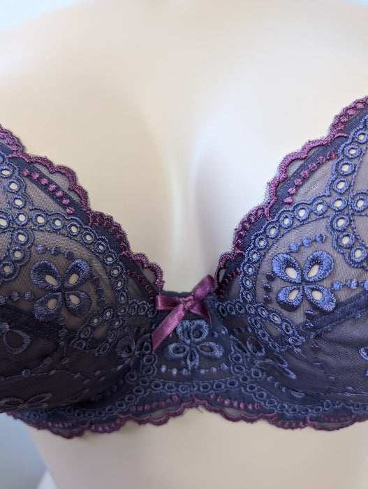 Maison Lejaby Sicily, a comfortable bra on sale. Style G10831. Color Plum. Front view.