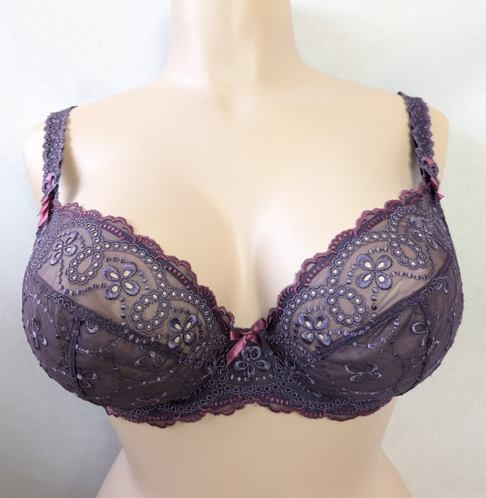 Maison Lejaby Sicily, a comfortable bra on sale. Style G10831. Color Plum. Front view.