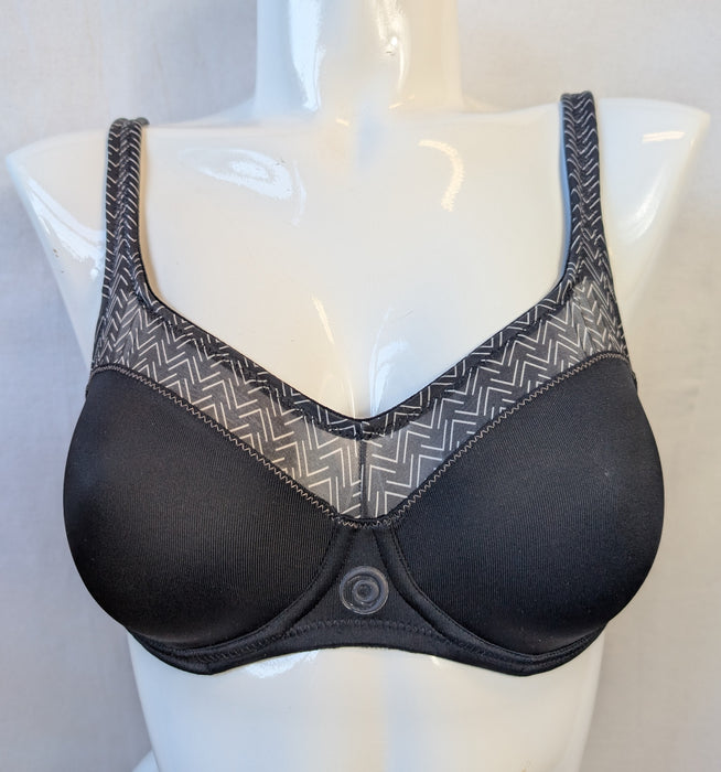 Marie Jo Action Arrow, a premium sports bra at a low sale price. Color Black. Style 0150010. Front view.