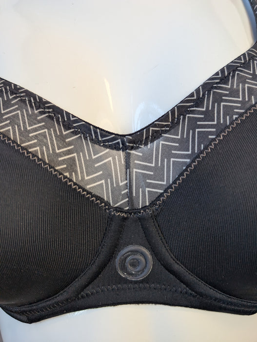 Marie Jo Action Arrow, a premium sports bra at a low sale price. Color Black. Style 0150010. Front view.