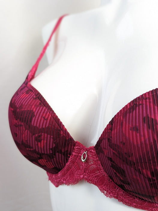 Marie Jo Anna, a heart shaped bra that mixes great style with superior comfort. Color Amarena. Style 0102462.