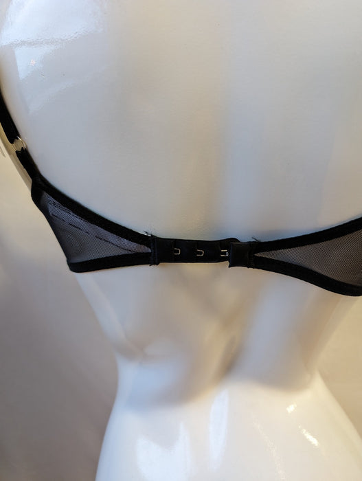 Marie Jo Danae, a plunge bra with exquisite style. On sale. Color Black. Style 0102576.