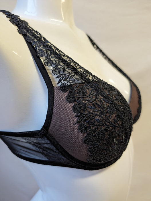 Marie Jo Danae, a plunge bra with exquisite style. On sale. Color Black. Style 0102576.