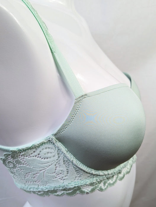 Marie Jo Elis, a bra that gives you a great shape. Style 01021509. Color Spring.