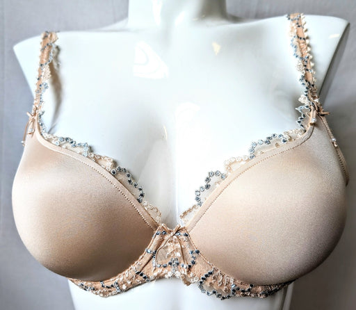 Marie Jo Jane, this bra offers an amazing shape in a soft, neutral color. Style 0101336. Color Peach.