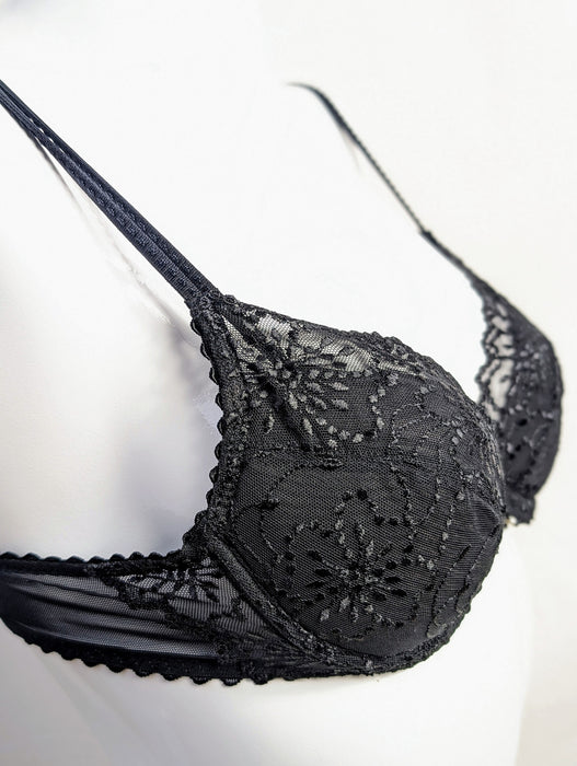 Marie Jo Jane, a timeless pushup bra with removeable cookies. Color Black. Style 0101337.